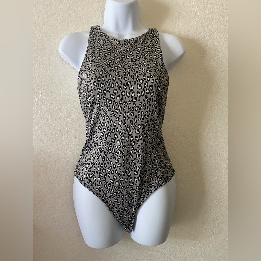 Gaze gray leopard bodysuit